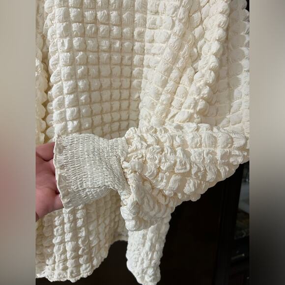 Endless Rose Puffer textured mock neck long sleeve blouse Cream Size XS - Picture 5 of 11